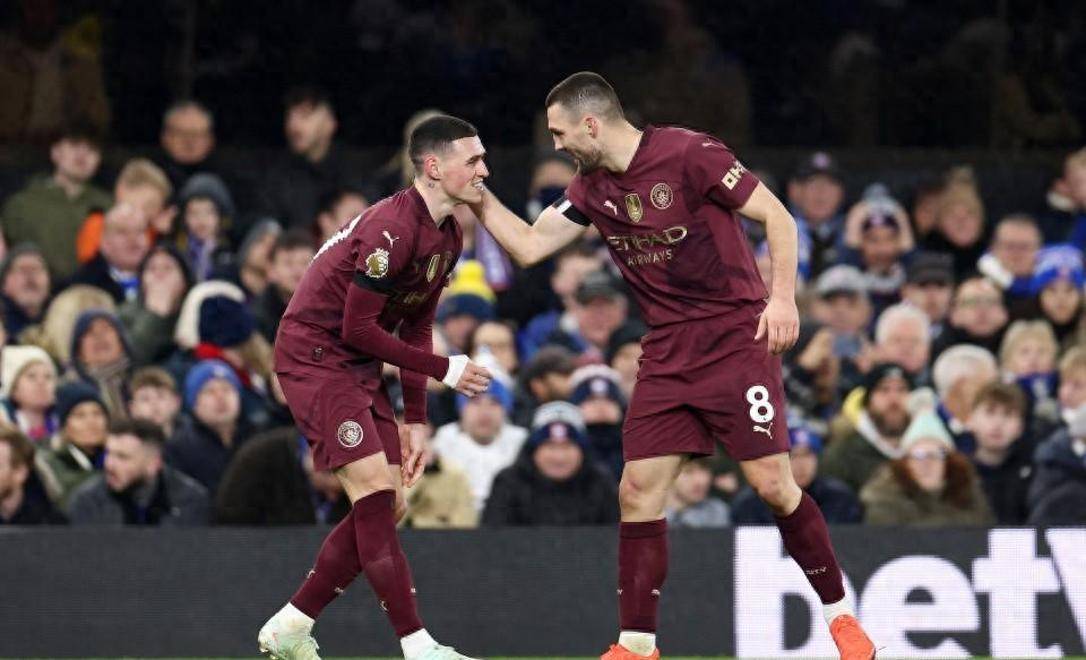 世俱杯-福登传射多库建功刘易斯染红曼城2-0维达德